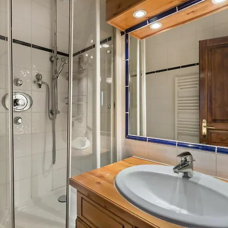 Chaleureux Avec Cheminée Et Parking à - Fr-1-564-55 Courchevel