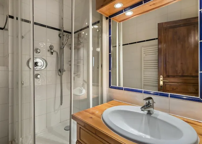 Chaleureux Avec Cheminee Et Parking A - Fr-1-564-55 Courchevel